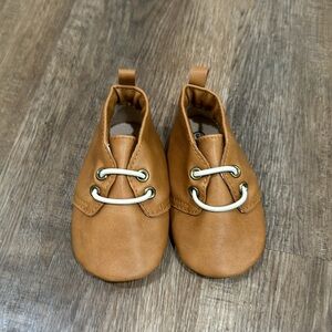 SweetanSwag,size 3, precious baby booties in buckskin color, never worn 👼